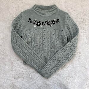 Cable Knit Sweater with embroidered flowers
